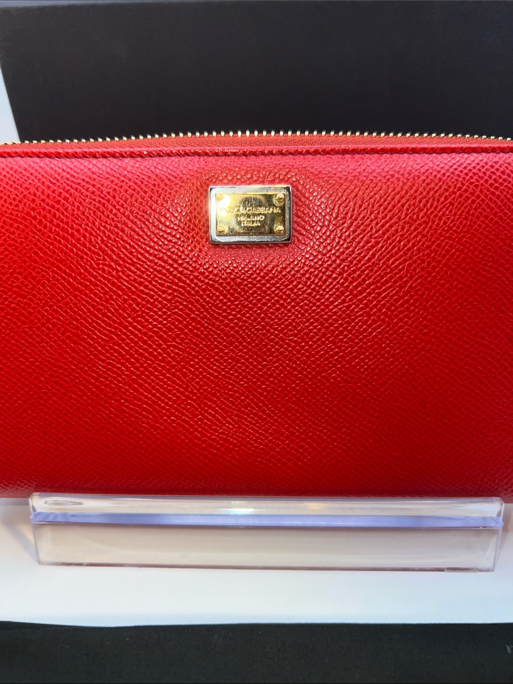 Dolce & Gabbana Red Saffiano Zip-Around Wallet with Gold Plaque - Picture 3 of 13